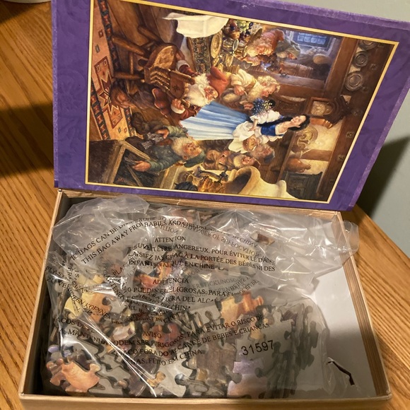 NEW Disney Snow White 500 Pc Puzzle in Book Box - Picture 3 of 5